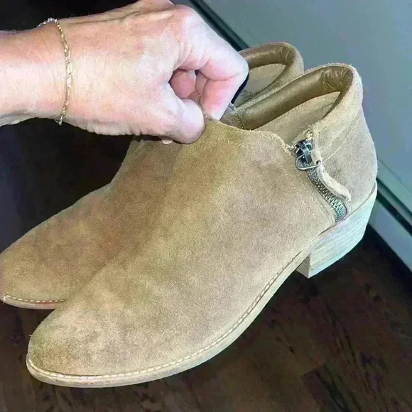 Steve Madden suede booties - Picture 2 of 6